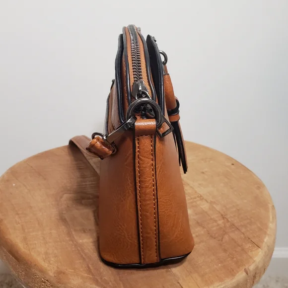 Like New, Sam&Hadley vegan textured grain purse - Picture 5 of 15